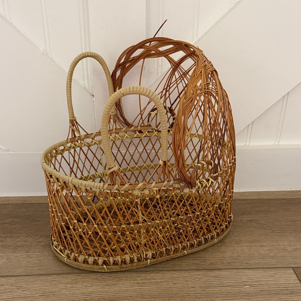 Vintage Woven Baby Doll Bassinet